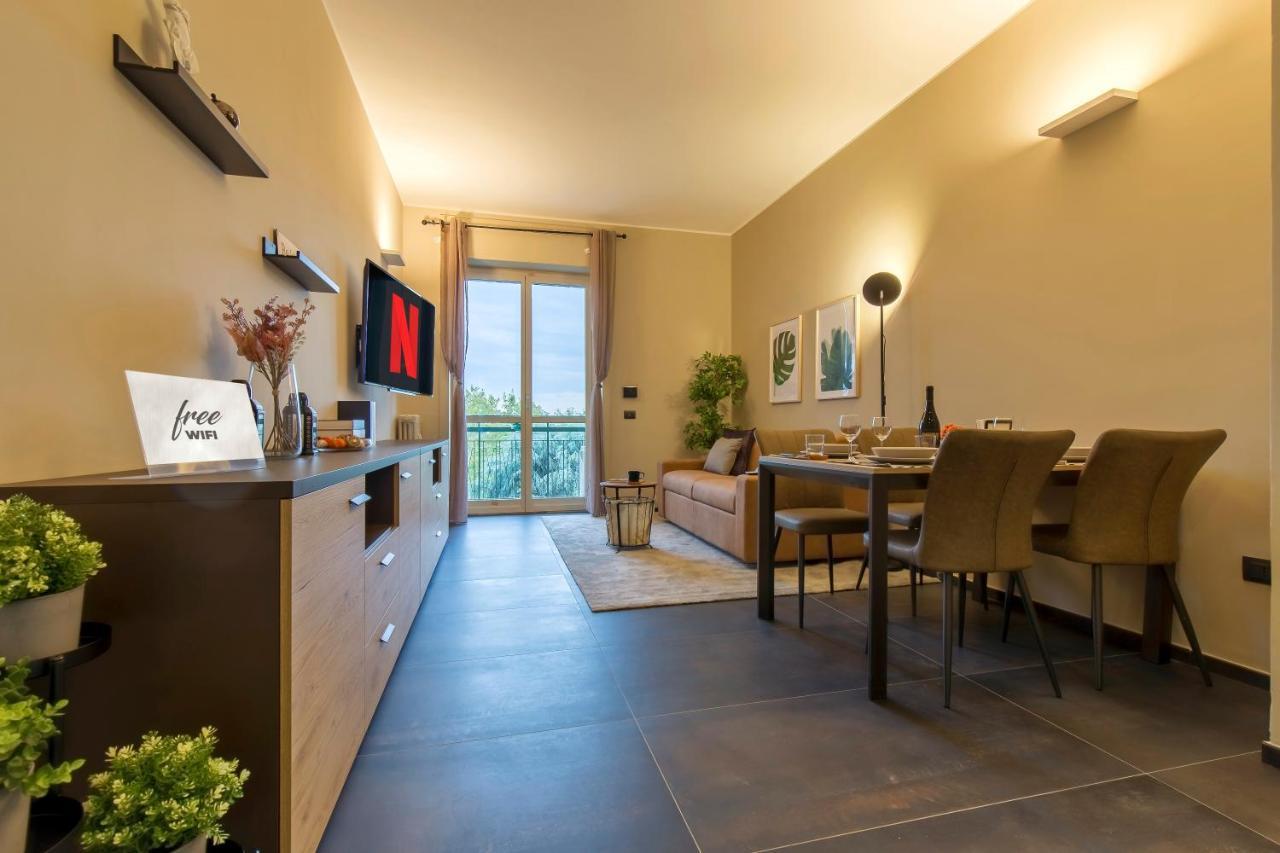 Modern & Bright 2 Bedroom Flat 50M From M4 Stop Milan Exterior photo